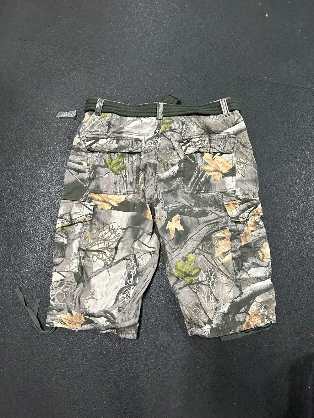 Ring of Fire Men Camouflage Cargo Shorts with Belt - Green/Khaki Leaf Print